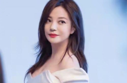 娱乐吃瓜赵薇,从演艺巅峰到资本风云，娱乐圈女强人的跌宕人生